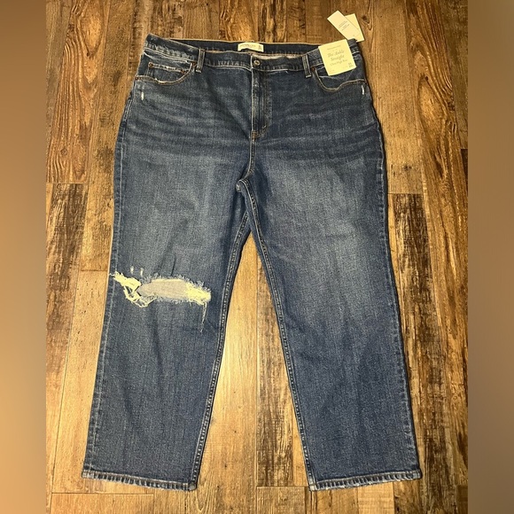 Abercrombie NWT Ultra High Rise Ankle Straight Jean Size 35 - Picture 3 of 6